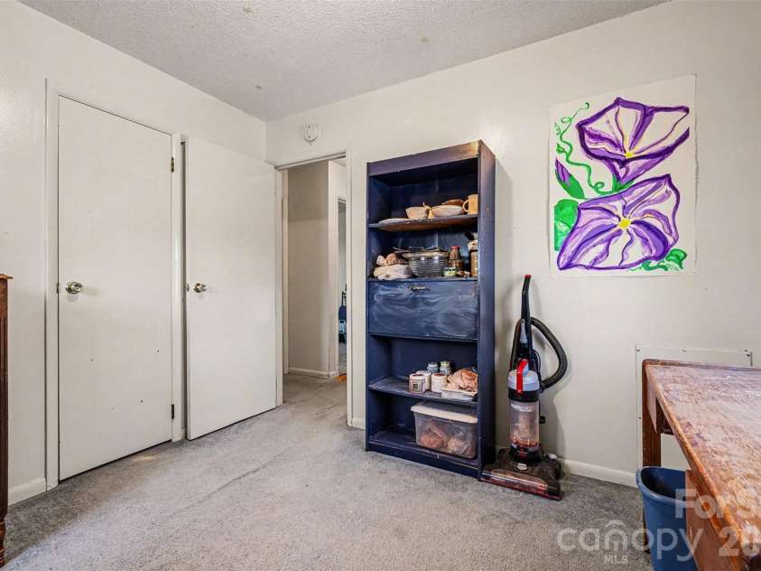 2320 Vinton Drive, Dallas, NC 28034.  MLS# CAR4341728, YatesRealty ID 4755. 