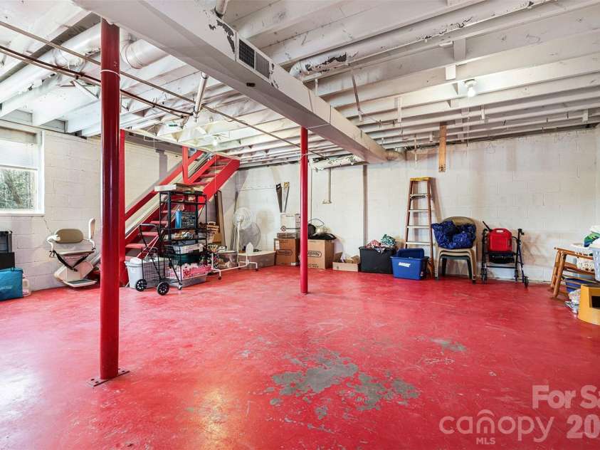 2320 Vinton Drive, Dallas, NC 28034.  MLS# CAR4341728, YatesRealty ID 4755. 