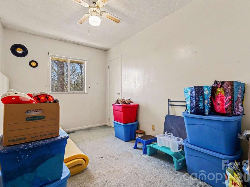 2320 Vinton Drive, Dallas, NC 28034.  MLS# CAR4341728, YatesRealty ID 4755. 