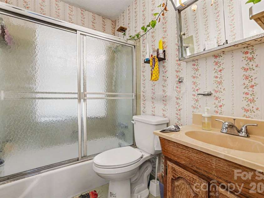 2320 Vinton Drive, Dallas, NC 28034.  MLS# CAR4341728, YatesRealty ID 4755. 