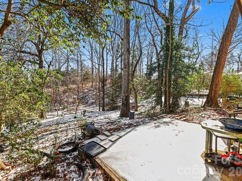 2320 Vinton Drive, Dallas, NC 28034.  MLS# CAR4341728, YatesRealty ID 4755. 