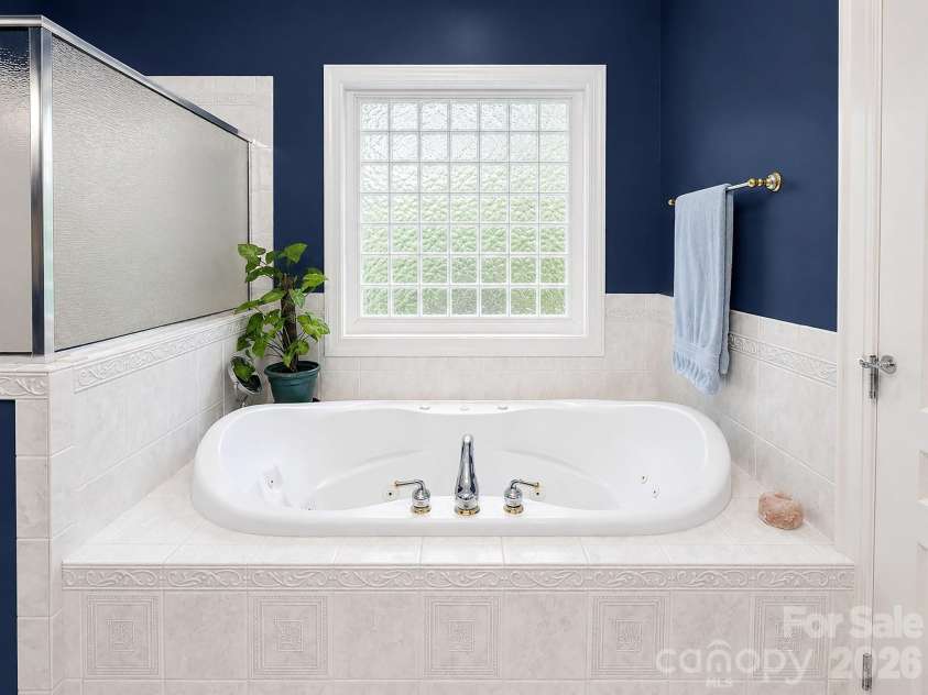 265 Westminster Court, Asheboro, NC 27205.  MLS# CAR4388948, YatesRealty ID 47550. Primary Bath view 2
