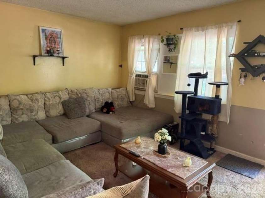 1131 Echo Glen Road, Charlotte, NC 28213.  MLS# CAR4404193, YatesRealty ID 47551. 
