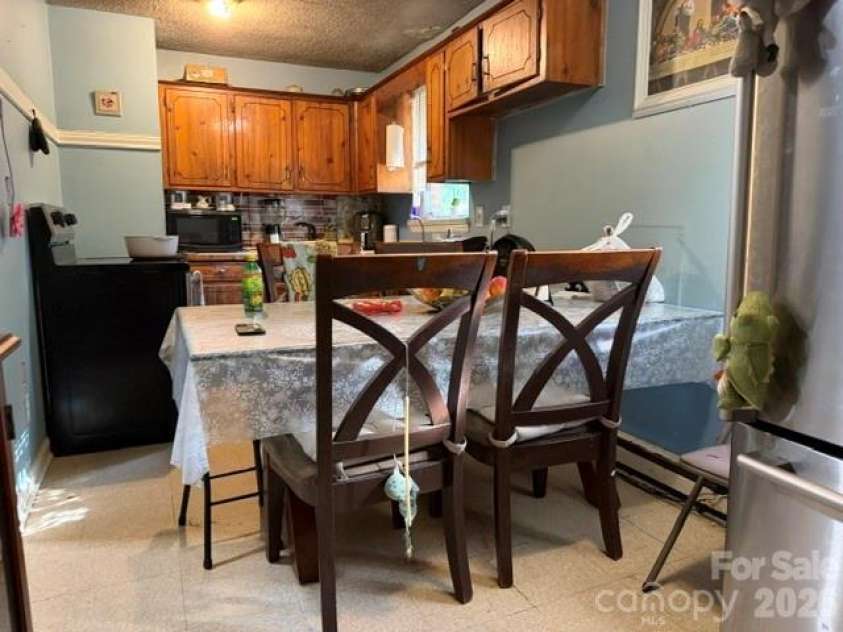 1131 Echo Glen Road, Charlotte, NC 28213.  MLS# CAR4404193, YatesRealty ID 47551. 