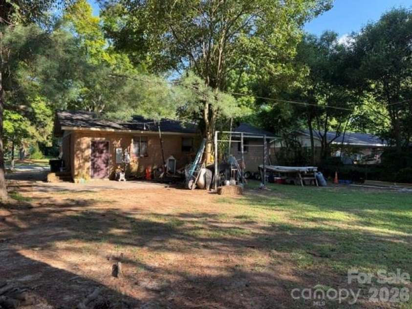 1131 Echo Glen Road, Charlotte, NC 28213.  MLS# CAR4404193, YatesRealty ID 47551. 