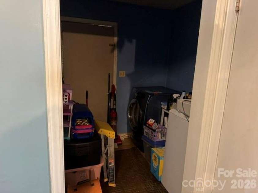 1131 Echo Glen Road, Charlotte, NC 28213.  MLS# CAR4404193, YatesRealty ID 47551. Laundry room