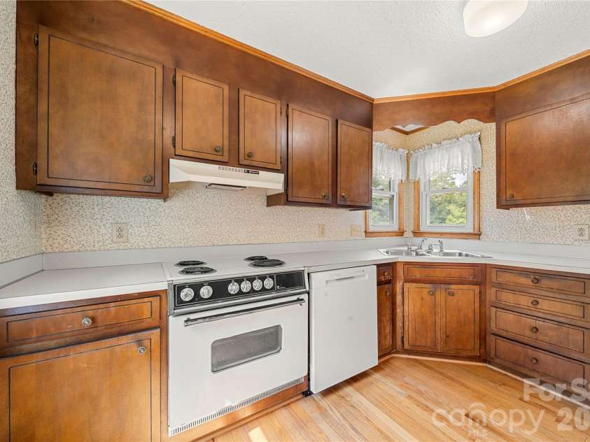 1810 Oak Hollow Road, Gastonia, NC 28054.  MLS# CAR4419101, YatesRealty ID 47553. 