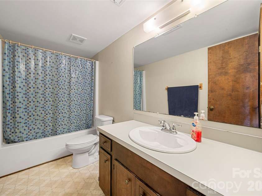 1810 Oak Hollow Road, Gastonia, NC 28054.  MLS# CAR4419101, YatesRealty ID 47553. 
