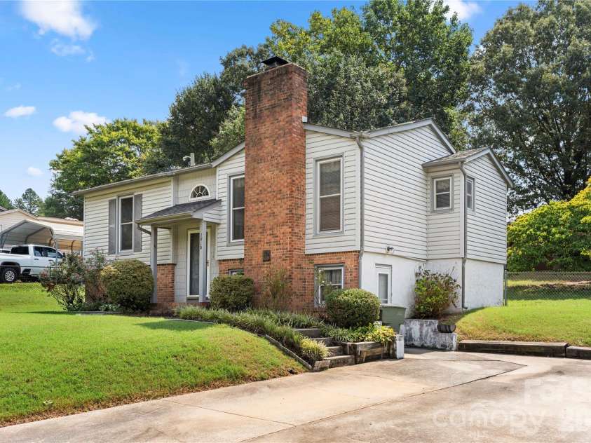 1810 Oak Hollow Road, Gastonia, NC 28054.  MLS# CAR4419101, YatesRealty ID 47553. 
