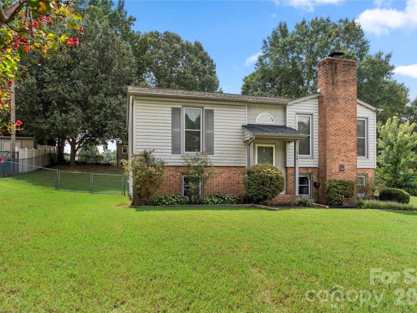 1810 Oak Hollow Road, Gastonia, NC 28054.  MLS# CAR4419101, YatesRealty ID 47553. 