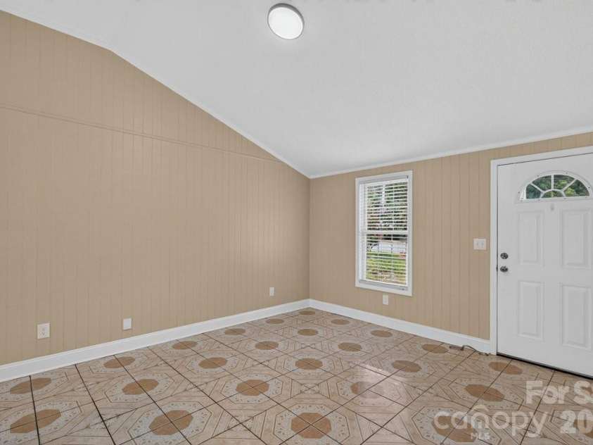 407 Trenton Street, Gastonia, NC 28052.  MLS# CAR4419063, YatesRealty ID 47554. 