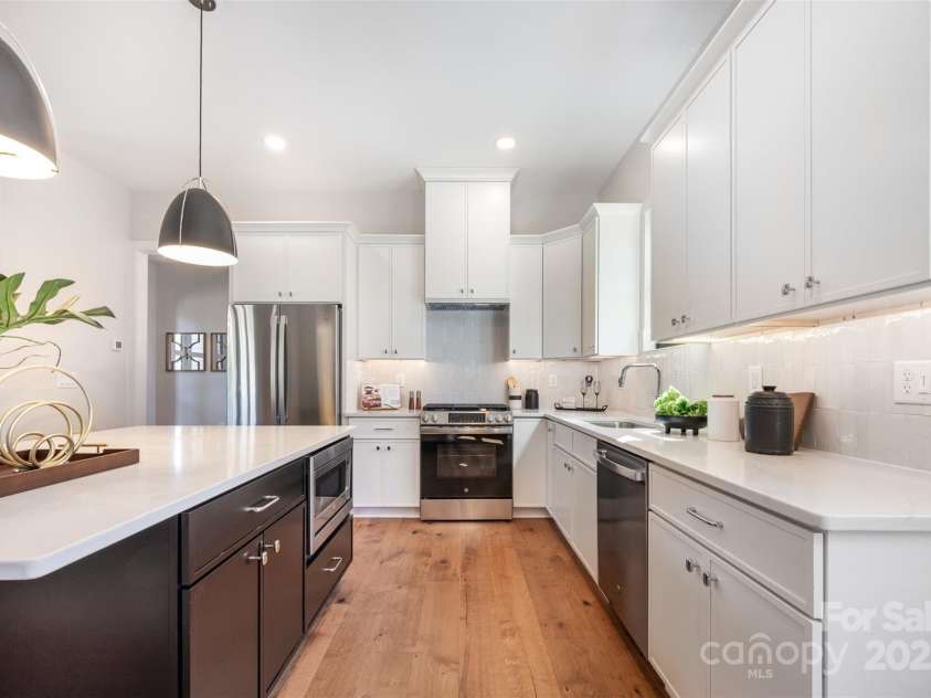 1121 Condon Street, Charlotte, NC 28216.  MLS# CAR4309590, YatesRealty ID 47555. 