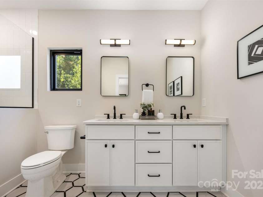 1121 Condon Street, Charlotte, NC 28216.  MLS# CAR4309590, YatesRealty ID 47555. 