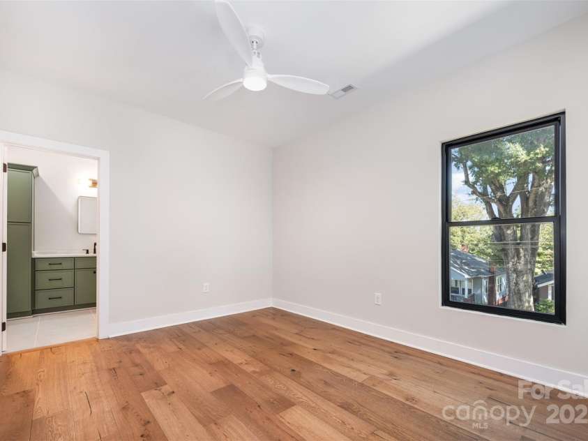 1121 Condon Street, Charlotte, NC 28216.  MLS# CAR4309590, YatesRealty ID 47555. 