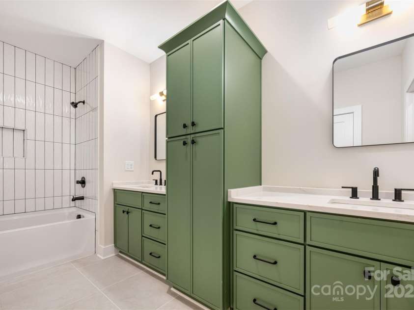 1121 Condon Street, Charlotte, NC 28216.  MLS# CAR4309590, YatesRealty ID 47555. 