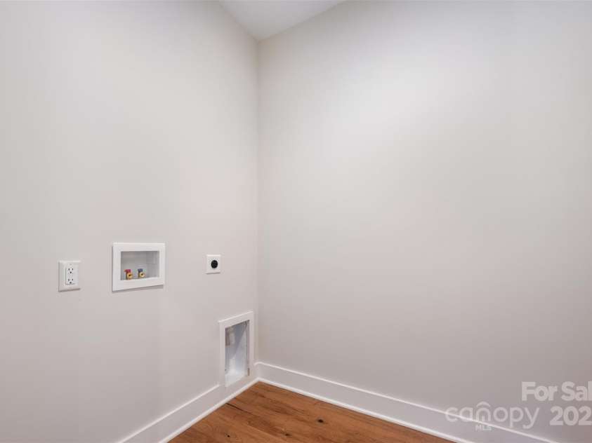 1121 Condon Street, Charlotte, NC 28216.  MLS# CAR4309590, YatesRealty ID 47555. 