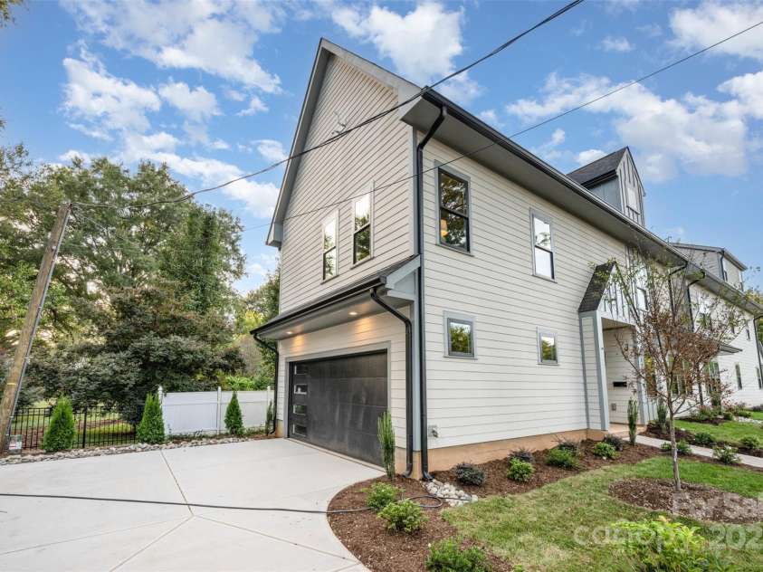 1121 Condon Street, Charlotte, NC 28216.  MLS# CAR4309590, YatesRealty ID 47555. 