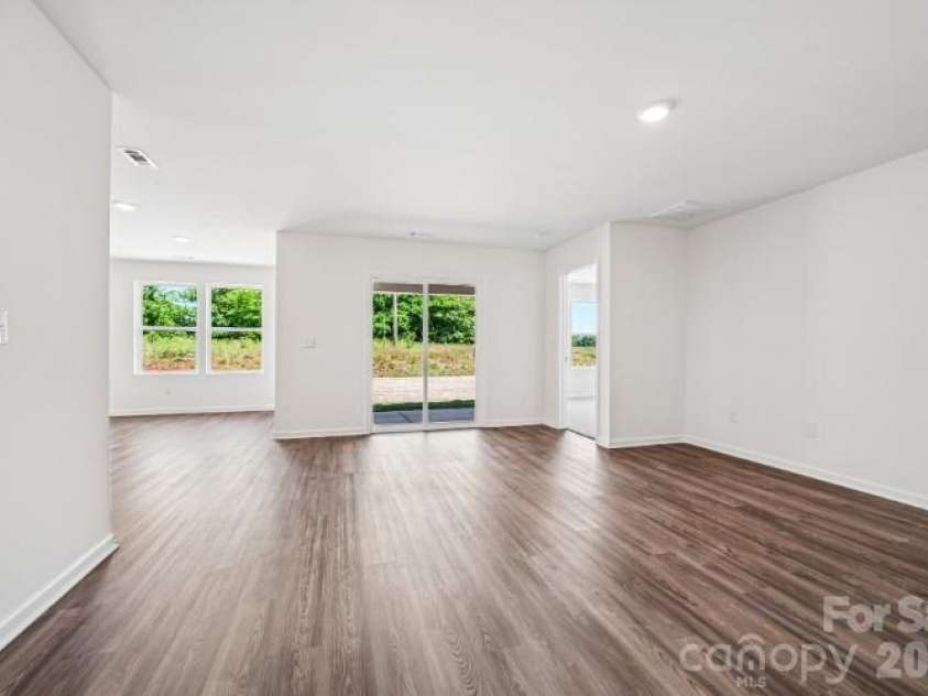 499 Sundown Drive, Spartanburg, SC 29302.  MLS# CAR4419326, YatesRealty ID 47555. 