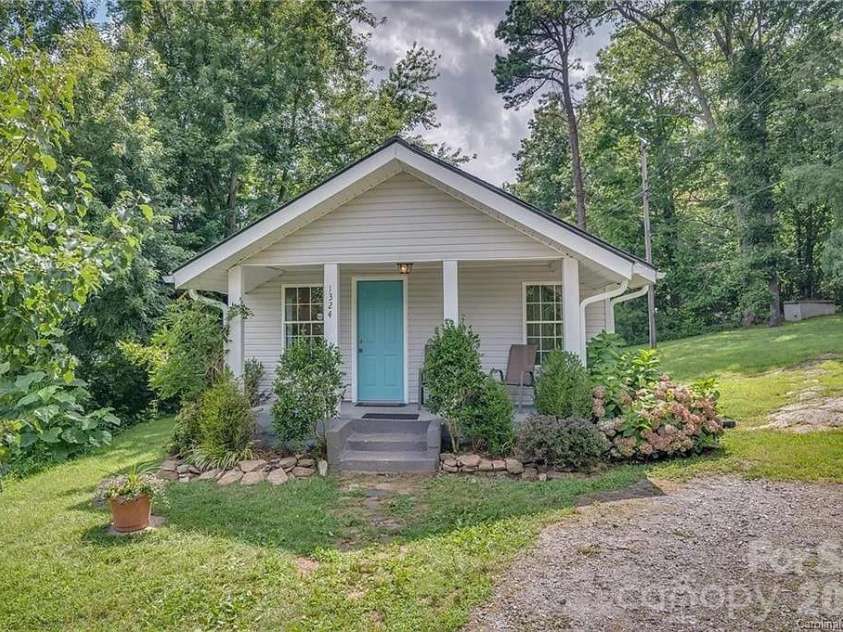 1324 Low Gap Road, Hendersonville, NC 28792.  MLS# CAR4414417, YatesRealty ID 47556. 