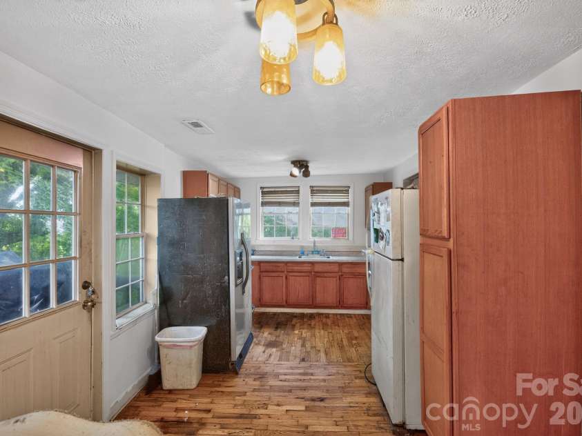 1324 Low Gap Road, Hendersonville, NC 28792.  MLS# CAR4414417, YatesRealty ID 47556. 