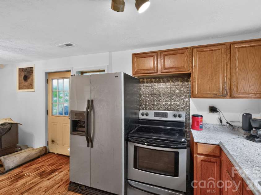 1324 Low Gap Road, Hendersonville, NC 28792.  MLS# CAR4414417, YatesRealty ID 47556. 