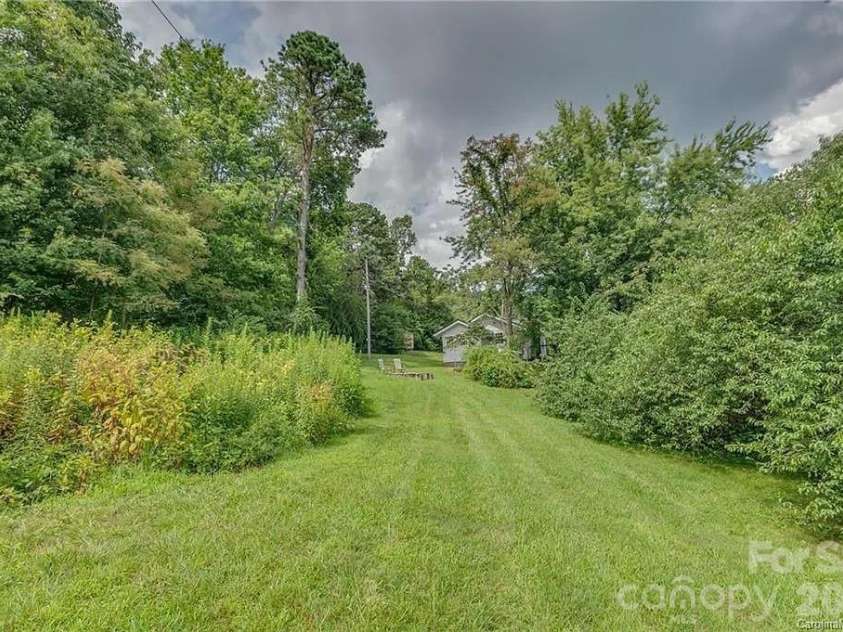 1324 Low Gap Road, Hendersonville, NC 28792.  MLS# CAR4414417, YatesRealty ID 47556. 
