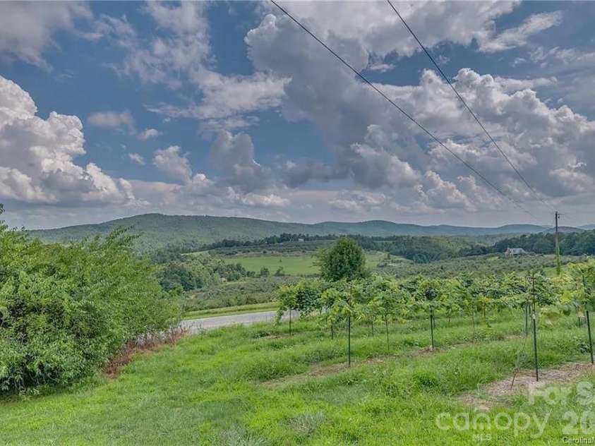 1324 Low Gap Road, Hendersonville, NC 28792.  MLS# CAR4414417, YatesRealty ID 47556. 