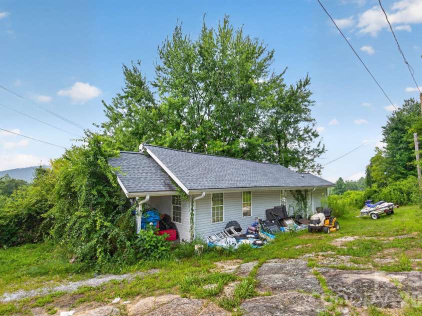 1324 Low Gap Road, Hendersonville, NC 28792.  MLS# CAR4414417, YatesRealty ID 47556. 
