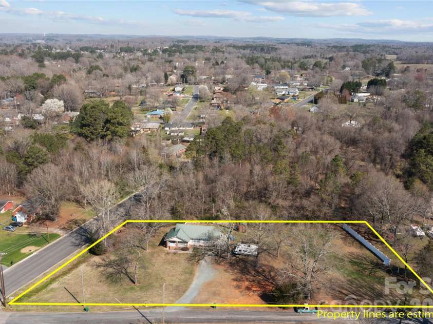 404 Moss Springs Road, Albemarle, NC 28001.  MLS# CAR4419311, YatesRealty ID 47560. 