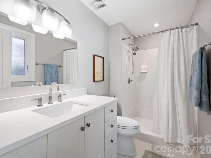 5934 Tillery Drive, Charlotte, NC 28226.  MLS# CAR4417835, YatesRealty ID 47561. Primary bathroom
