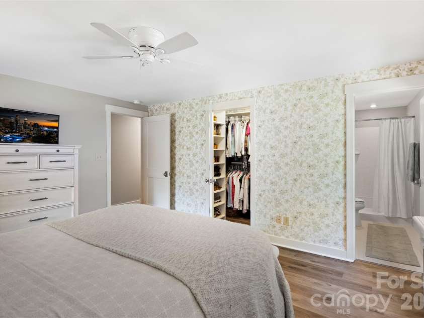 5934 Tillery Drive, Charlotte, NC 28226.  MLS# CAR4417835, YatesRealty ID 47561. Primary bedroom