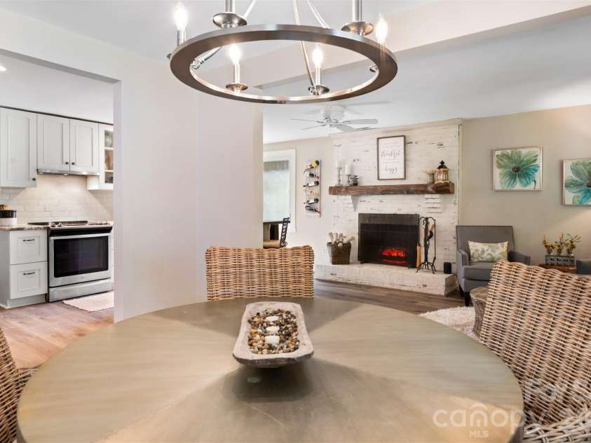 5934 Tillery Drive, Charlotte, NC 28226.  MLS# CAR4417835, YatesRealty ID 47561. Updated fixtures
