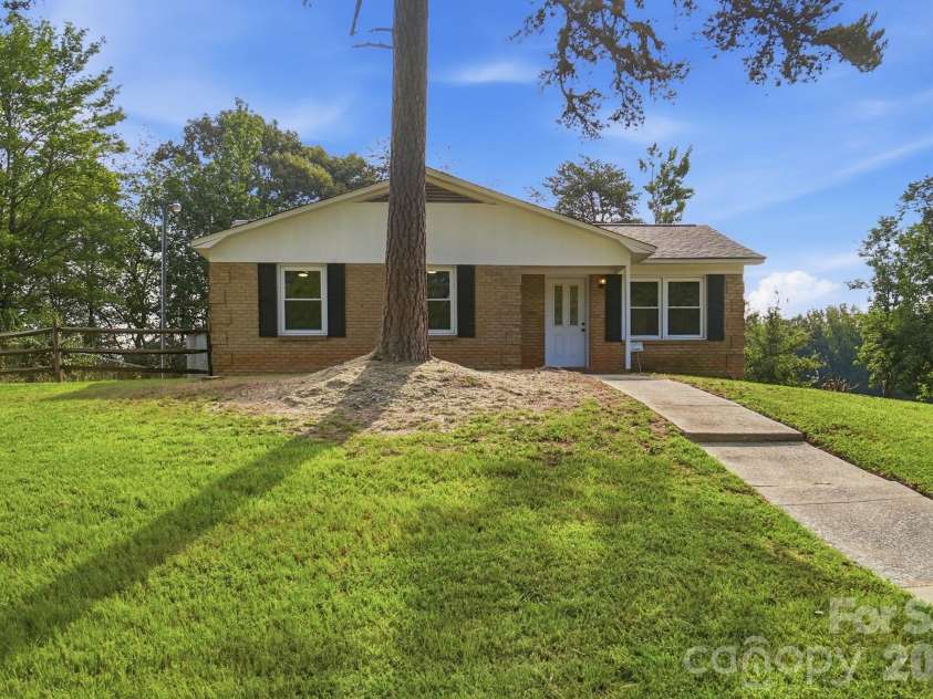 9933 Starwood Drive, Charlotte, NC 28215.  MLS# CAR4419071, YatesRealty ID 47562. 