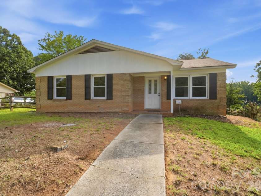 9933 Starwood Drive, Charlotte, NC 28215.  MLS# CAR4419071, YatesRealty ID 47562. 