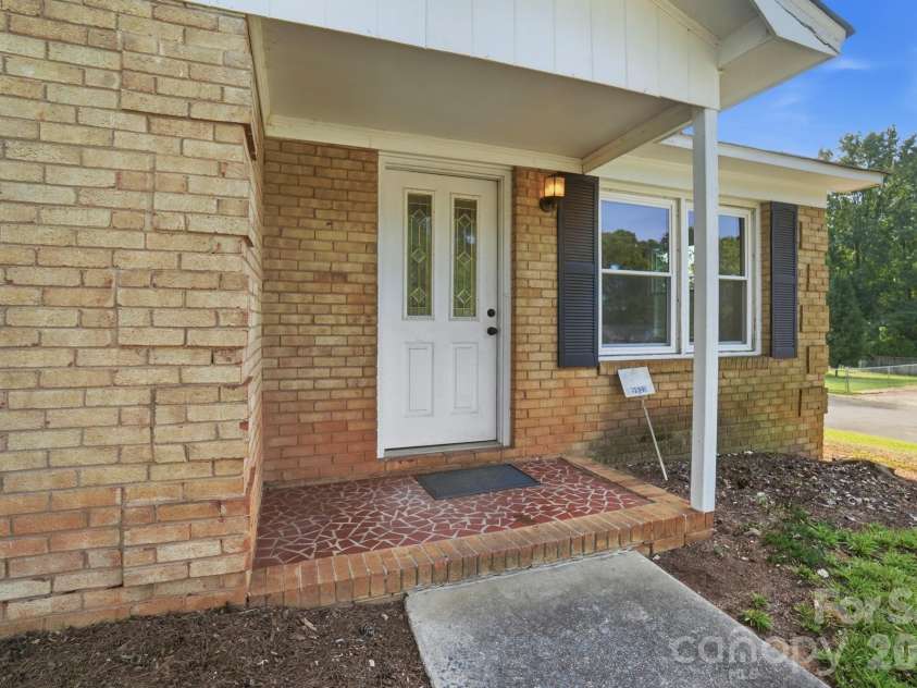 9933 Starwood Drive, Charlotte, NC 28215.  MLS# CAR4419071, YatesRealty ID 47562. 