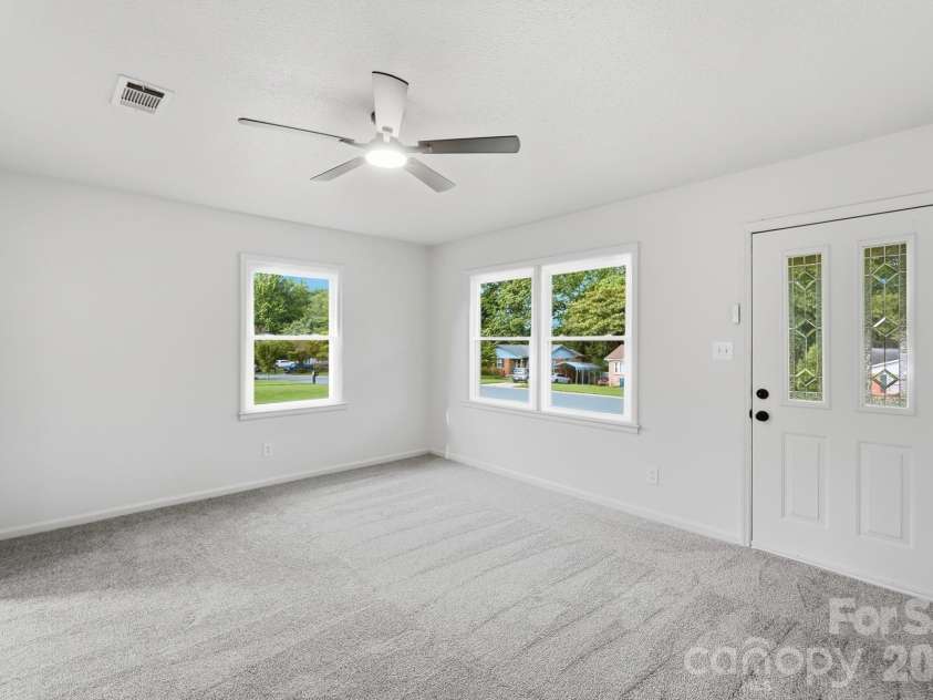 9933 Starwood Drive, Charlotte, NC 28215.  MLS# CAR4419071, YatesRealty ID 47562. 