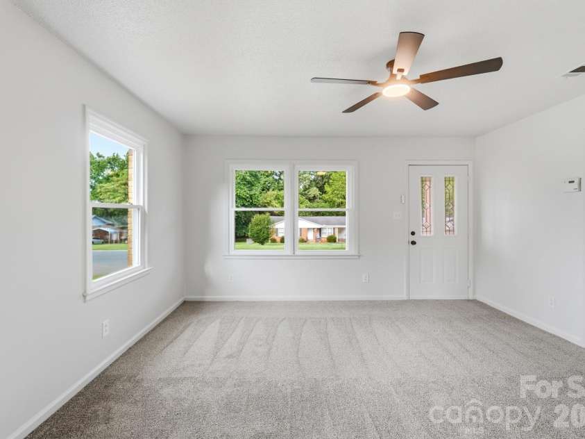 9933 Starwood Drive, Charlotte, NC 28215.  MLS# CAR4419071, YatesRealty ID 47562. 