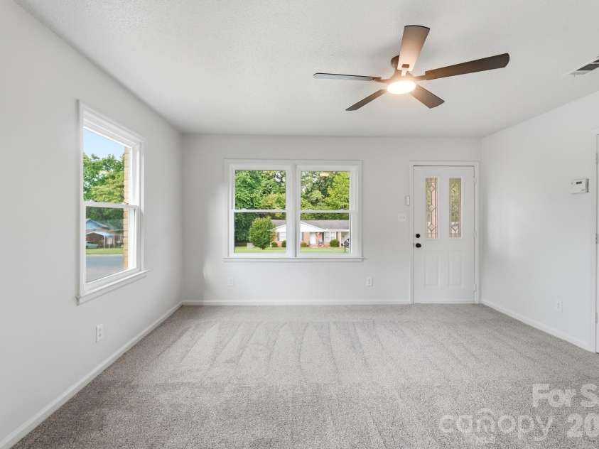 9933 Starwood Drive, Charlotte, NC 28215.  MLS# CAR4419071, YatesRealty ID 47562. 