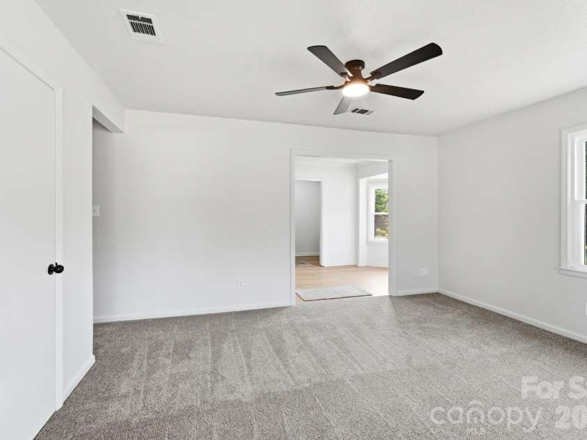 9933 Starwood Drive, Charlotte, NC 28215.  MLS# CAR4419071, YatesRealty ID 47562. 