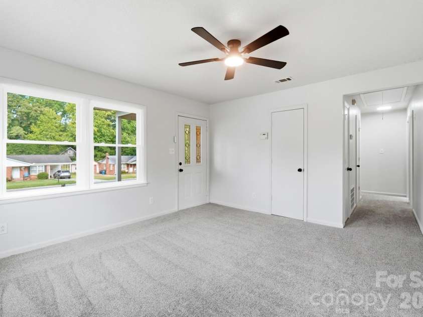 9933 Starwood Drive, Charlotte, NC 28215.  MLS# CAR4419071, YatesRealty ID 47562. 