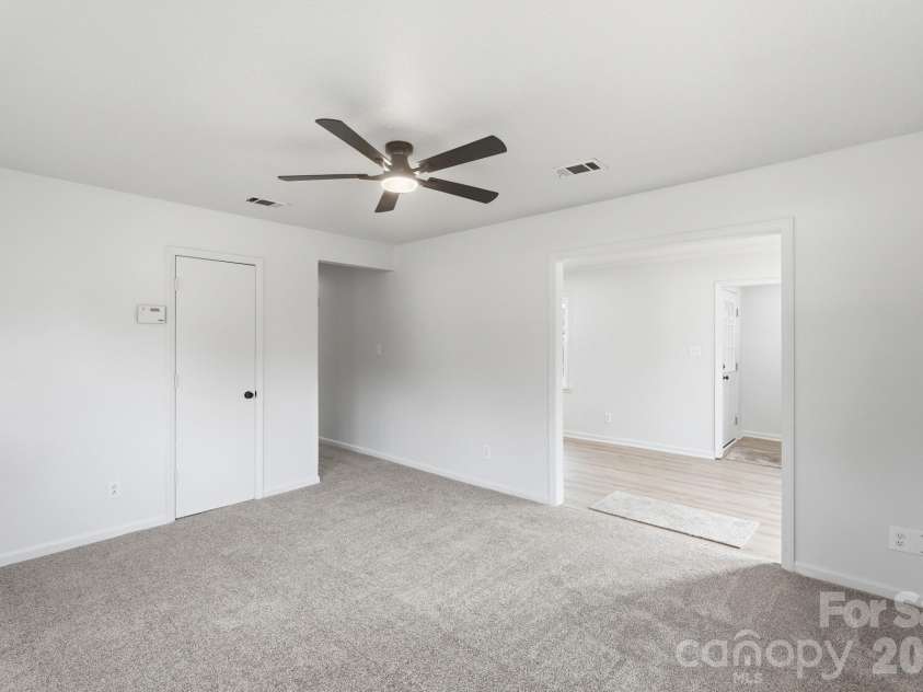 9933 Starwood Drive, Charlotte, NC 28215.  MLS# CAR4419071, YatesRealty ID 47562. 