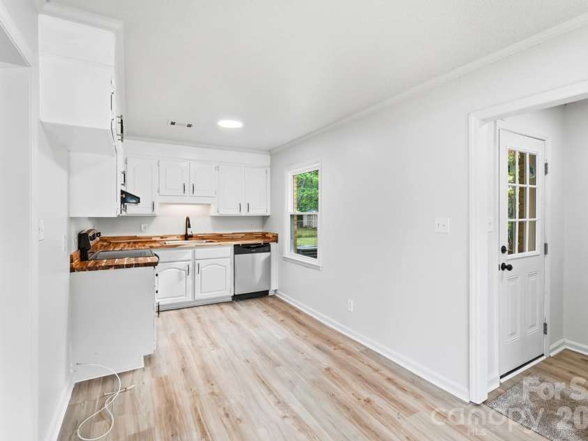9933 Starwood Drive, Charlotte, NC 28215.  MLS# CAR4419071, YatesRealty ID 47562. 