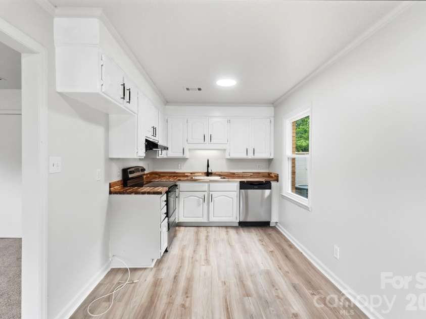 9933 Starwood Drive, Charlotte, NC 28215.  MLS# CAR4419071, YatesRealty ID 47562. 