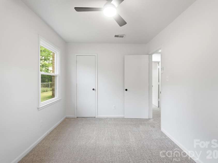 9933 Starwood Drive, Charlotte, NC 28215.  MLS# CAR4419071, YatesRealty ID 47562. 