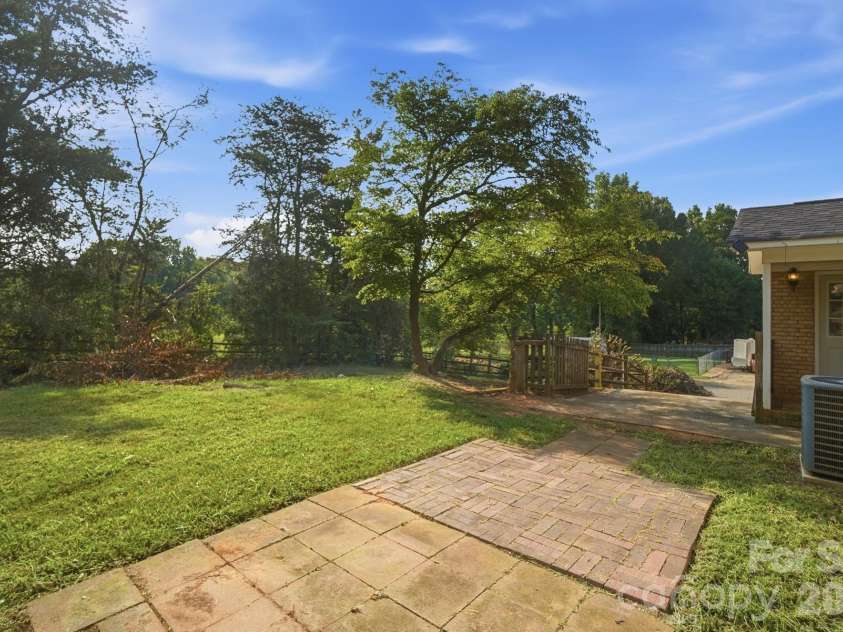 9933 Starwood Drive, Charlotte, NC 28215.  MLS# CAR4419071, YatesRealty ID 47562. 