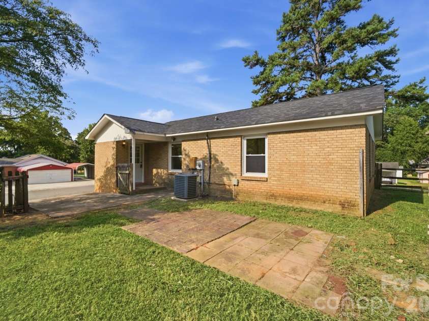 9933 Starwood Drive, Charlotte, NC 28215.  MLS# CAR4419071, YatesRealty ID 47562. 