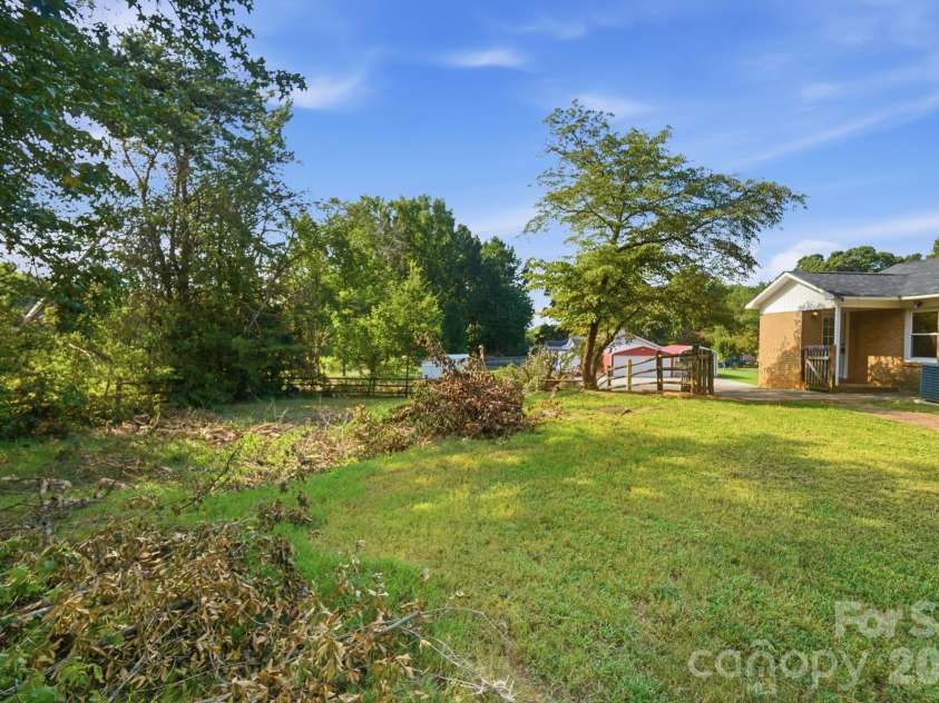 9933 Starwood Drive, Charlotte, NC 28215.  MLS# CAR4419071, YatesRealty ID 47562. 