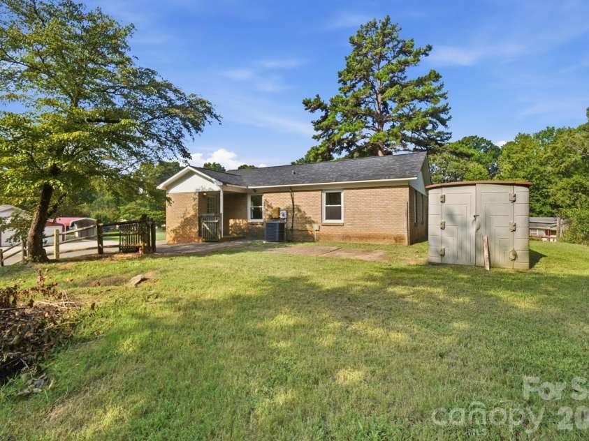 9933 Starwood Drive, Charlotte, NC 28215.  MLS# CAR4419071, YatesRealty ID 47562. 