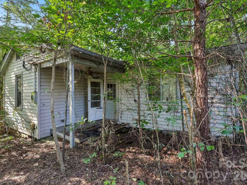225 Hackett Street, Salisbury, NC 28144.  MLS# CAR4417657, YatesRealty ID 47568. 