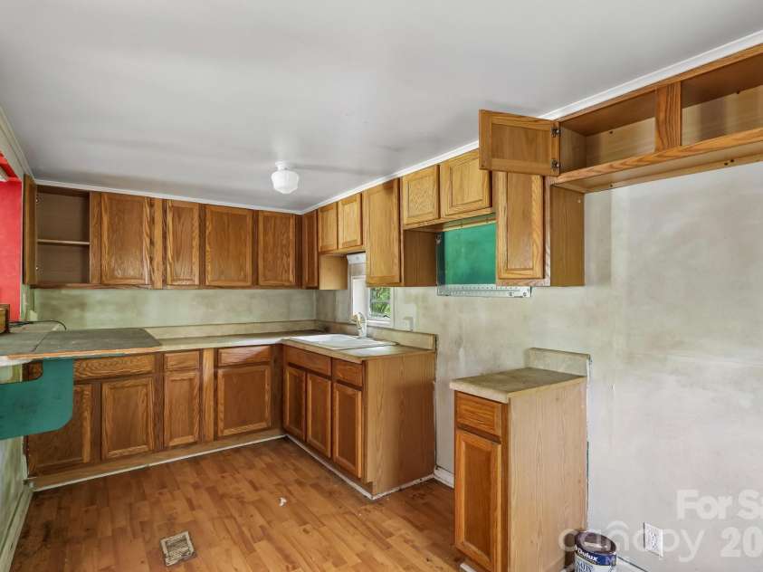 225 Hackett Street, Salisbury, NC 28144.  MLS# CAR4417657, YatesRealty ID 47568. 